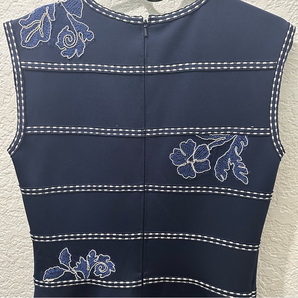 Tadashi Shoji Kitami Embroidered Sleeveless Shift Dress Blue Neoprene Size S - Picture 6 of 7